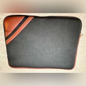 🌺 5/$25 🌺 Chic Black and Brown Leather Detail Laptop Case